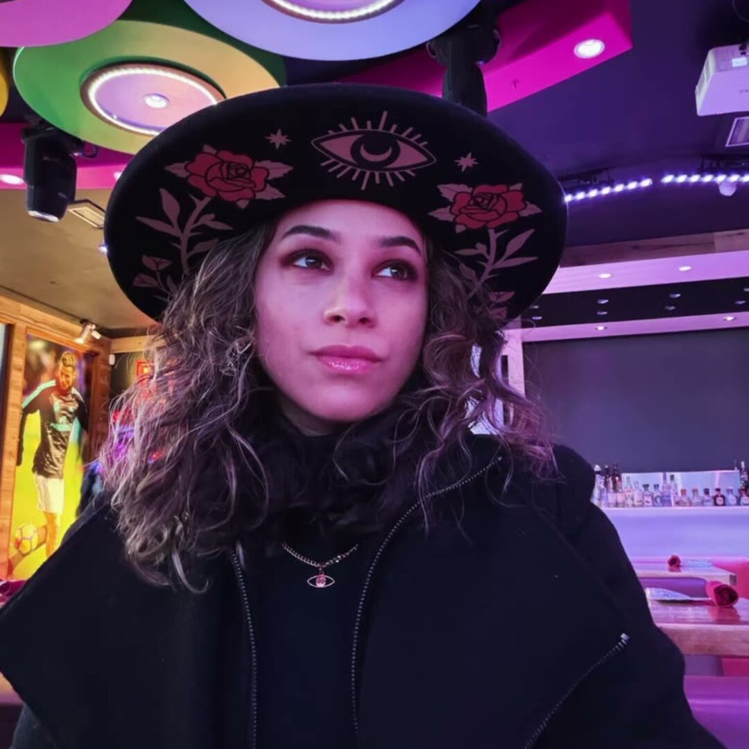 Publicación reciente de Genesis en Instagram